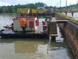 Nelayan Kecewa Sikap Kepala Syahbandar Dabo Membenarkan Labuh Tongkang Pelabuhan Masyarakat