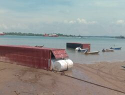 2 Unit Kontainer di Perairan Tanjung Uncang, Diduga Bawa Barang Ilegal