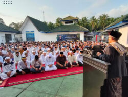 Petugas Bersama Warga Binaan  Melaksanakan Sholat Idul Adha 1443 H  dilapangan Lapas Kalianda