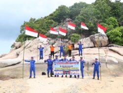 Satpolairud Polres Karimun Kibarkan Sang Merah Putih Hari HUT RI Ke- 17 di Pulau Terluar