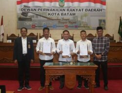 Walikota Batam Muhammad Rudi Menyampaikan Pendapat Akhir Laporan Pansus Ranperda Pengelolaan Keuangan Daerah