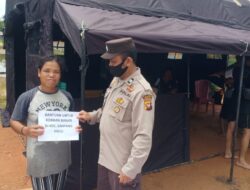 Peduli Korban Banjir, Kapolsek Simpang Hulu Berikan Bantuan Sembako Untuk Warga