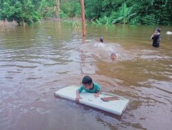 Rumah Rt 001 Dusun Indralaya Sandai Kanan kecamatan Sandai Terendam Banjir Setinggi 1,5 Meter  