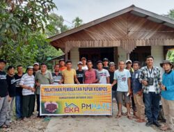 PM HAZE dan LSM EKA Latih Masyarakat Membuat Kompas Dari Limbah Sagu