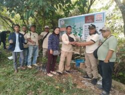 DPD Sekber Wartawan Indonesia Batam Melakukan Aksi Penanaman Pohon Menjaga Sumber Air Murni Bukit Kemuning 