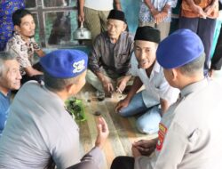 Polres Ketapang Berikan Santunan Kepada Keluarga Balita Meninggal Akibat Musibah Tersambar Petir