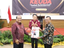 Dirjen Bina Keuangan Daerah Kemendagri Berikan Penghargaan Pegawai Teladan, Berakhlak dan Berprestasi