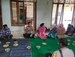 Kapolsek dan Rombongan Penyerahan Bantuan Berupa Alqur’an Besar, Sajadah dan Alqur’an Kecil di TPQ Baitussalam 