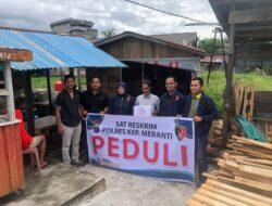 Peduli Masyarakat, Sat Reskrim Polres Meranti Salurkan Bansos