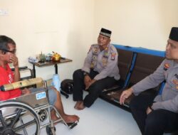 Kapolres Karimun Bersama Sat Binmas Sambangi Masyarakat Yang Membutuhkan Bantuan