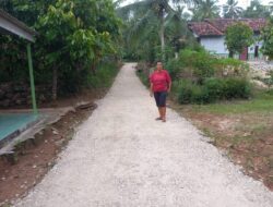 Pakai Dana Pribadi, Anggota DPRD Partai PAN Bangun Jalan Dusun 4 Suka Raja