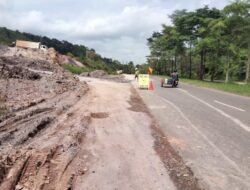 Jalan Rusak Piayu dilewati Dam Truk Jumbo Langsir Tanah Timbunan,Ketua SWI Kota Batam Angkat Bicara 