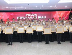Polresta Tanjung Pinang Dan Bidpropam Menerima Penghargaan Kemenpan-RB RI