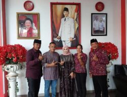 Turut Rayakan idul Fitri Nyoman Supat Sanjangi Kediaman Nanang Ermanto