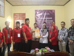 Dewan pimpinan cabang PDI Perjuangan Pesisir Barat Daftarkan Caleg Ke KPU Secara Serentak