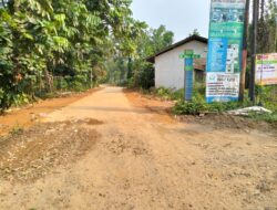 Bang Ahie Selalu Turut Berperan Dan Mendukung Dalam Pembangunan Perbaikan Jalan dilingkungan Kota Singkawang