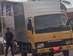 Lemahnya Pengawasan Bea dan Cukai Masuk Barang Pakaian Bekas Impor, Mobil Box Muatan Barang Bekas Impor di Pontianak Timur 