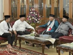 Gubernur dan Wakil Gubernur Sumbar Mahyeldi Ansharullah dan Audy Joinaldy Buka Puasa disolok, Safari Ramadhan 
