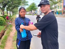 Harry Bersama Kawan Membagikan 250 Kotak Nasi  dan Rela Turun Kejalanan diwilayah Persimpangan Batam Center 