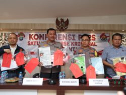 Kabidhumas Polda Kepri Dampingi Kapolres Bintan Dalam Konferensi Pers Ungkap Kasus Pemalsuan Surat Tanah 