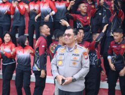 Kapolda Kepri Menjadi Saksi Pertandingan  Seligi Sakti FC dan Gonjong Limo Dalam Semifinal Sepakbola Kapolda Cup 2024 di Lapangan Sepakbola Satya Haprabu