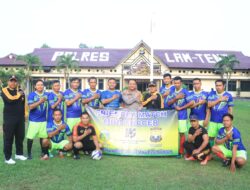 Polres Lampung Tengah Gelar Pertandingan Persahabatan Sepak Bola Bersama Senkom Polri, Menjelang Hari Bhayangkara ke 78