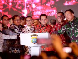 Kapolda Kepri Bersama Masyarakat Ikuti Kegiatan Gebyar Merah Putih Pilkada Damai Tanjungpinang 2024