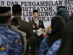 Pejabat Walikota Singkawang Ingatkan ASN Jangan Terlibat Kontestasi Pilkada Dalam Acara  Pelantikkan 48 ASN