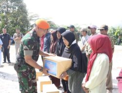 Dankopasgat Gelar Kegiatan Bakti Sosial Pembagian Sembako di Balegede Menjelang HUT Kopasgat Ke-77