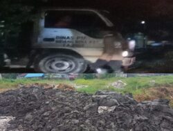 Diduga Limbah Parit Dibuang ke Lingkungan Warga Mengunakan Mobil Dinas PU Beraktivitas Pada Malam Hari