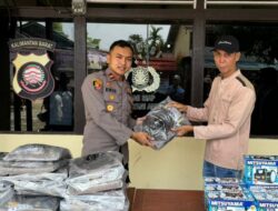 Kapolsek Nanga Mahap Melaksanakan Giat  Pelatihan Petugas Keamanan PT. Arvena Sepakat  dan Penyerahan  Seragam  Satpam