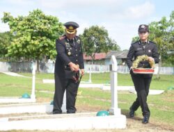 Wakapolda Kepri Pelaksanaan Upacara Ziarah dan Tabur Bunga dihadiri  Pejabat Utama Polda Kepri Taman Makam Pahlawan Batu Aji