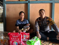 Kapolsek Nanga Mahap Sigap Peduli Kemanusiaan Salurkan Bantuan Untuk Seorang Bayi Piatu di Desa Tamang