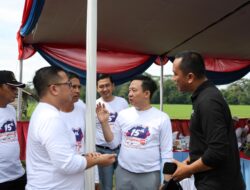 Pj. Bupati Pringsewu DR. Marindo Kurniawan, ST., MM Potong Tumpeng dalam Perayaan HUT ke-15 LPPL Rapemda Pringsewu FM