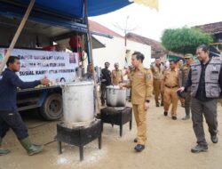 Pj. Bupati Pringsewu Serahkan Bantuan Bagi Warga Terdampak Banjir
