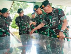 Pangkostrad Kunjungan Kerja Kesiapan Operasional Satuan Yonarmed 10 Kostrad di jajaran Ciluar dan Cilodong Kompleks