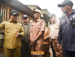 Tinjau Warga di Desa Sukajaya Lempasing, Pj Gubernur Lampung Bersama Sekda Pesawaran Rumuskan Antisipasi Bencana Banjir