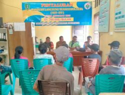 Babinsa Kodim 1209-05/Sml Dampingi Penyaluran BLT Dana Desa Pastikan Aman Dan Lancar