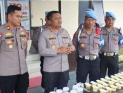 Anggota Polres Sambas laksanakan Pemeriksaan Urine oleh Bidpropam Polda Kalbar