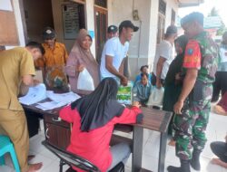 Babinsa Sungai Bakau Pantau Kegiatan Pasar Murah Untuk Bantu Masyarakat