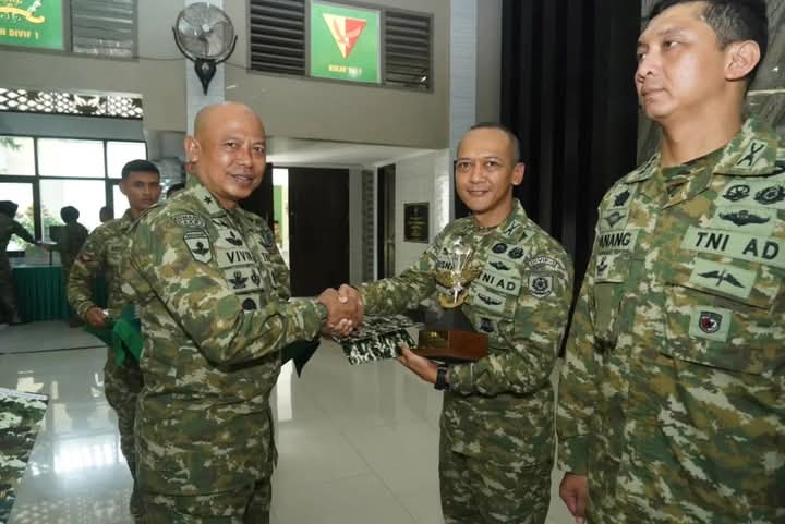 Sertijab dan Tradisi Korps Prajurit Divif 1 Kostrad Langsung Khidmat di ...