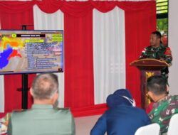 Kunjungan Wadan Sesko TNI dan Pasis Tinjau Pos Aji Kuning Satgas Yonarmed 11 Kostrad