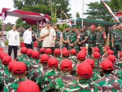 Panglima Divif 2 Kostrad Mendamping Menhan RI Tinjau Latihan SPPI di Dodikjur Rindam V/Brawijaya