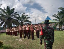 Arahan Babinsa Kodim 1209-06/Ledo Berikan Latihan PBB Serta Memantapkan Sikap Disiplin Kepada Anak Pramuka 