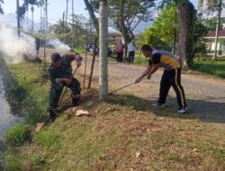 Goro di Koramil 01/Singkawang Barat Gelar Kerja Bakti Bersihkan Drainase di Kelurahan Pasiran.