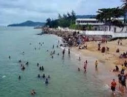 Momen liburan dan hari raya iduladha 1446 H, pengunjung padati pantai Gratis Singkawang