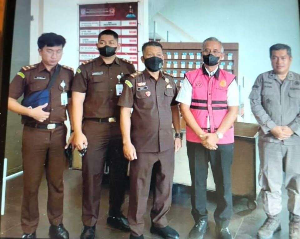 Penahanan Sekda Singkawang oleh