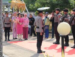 Pisah Sambut Kapolres Singkawang yang di warnai Haru dan Kehangatan di Halaman Mapolres.