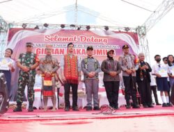 Masyarakat Antusias Sambut ke Datangan Wapres dimempawah