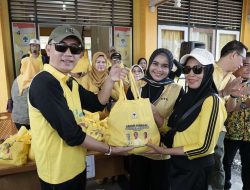 Ketua DPD Partai Golkar Kota Singkawang Gelar Pasar Murah Dalam Rangka HUT Partai Golkar Ke 61 Tahun
